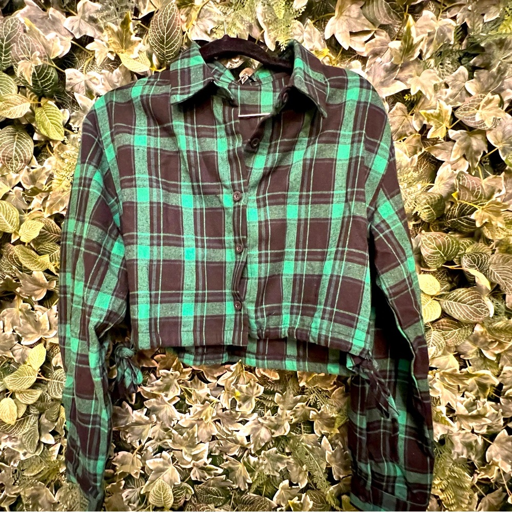 Shein Long Sleeve Green/Black Buttoned Crop Top Size M/L